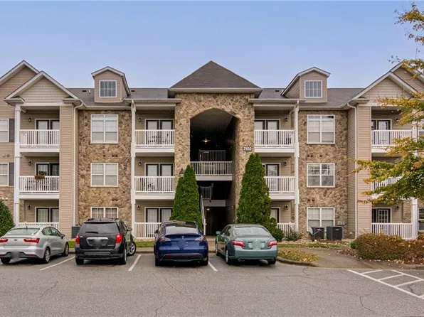 7100 W Friendly Ave Unit 310, Greensboro, NC 27410