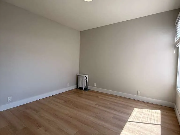 2942 Franklin St #14 — Photo 4