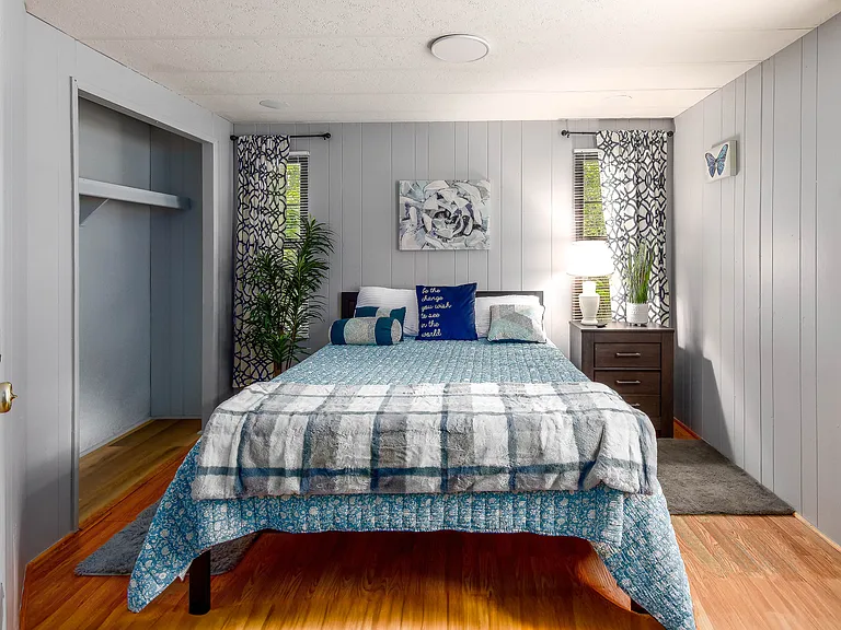 Queen bed