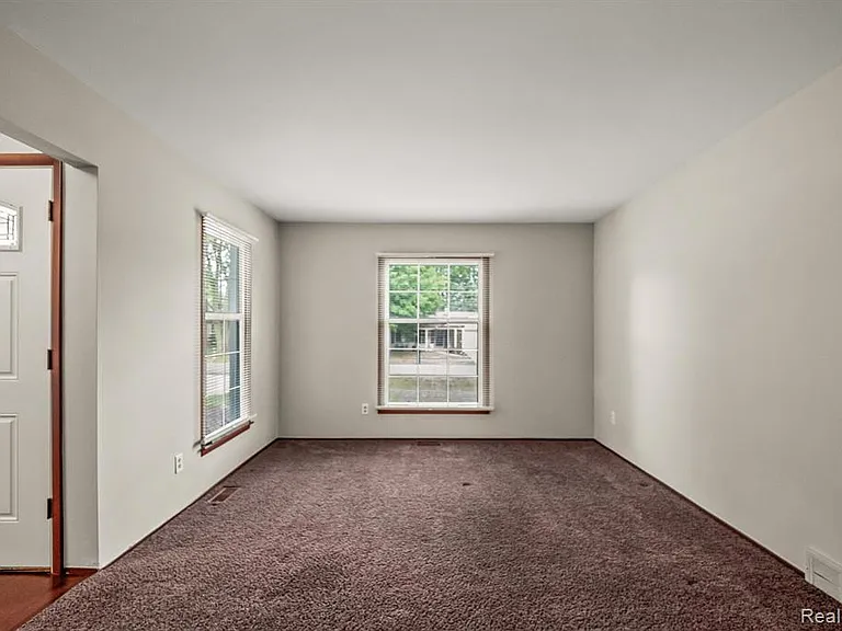 51205 Fairlane Dr — Photo 12