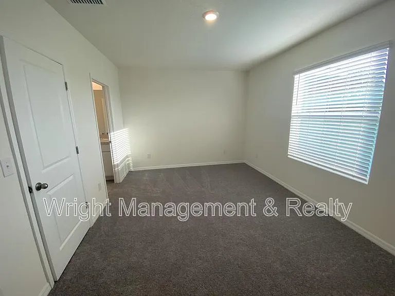 2906 Suncoast Plains Dr — Photo 13