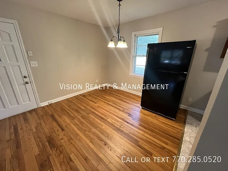 1148 Center St SW — Photo 5