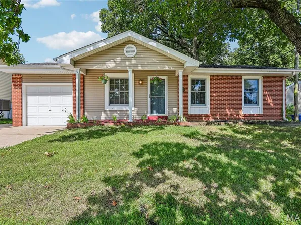 2213 Gladiator Dr, Fenton, MO 63026