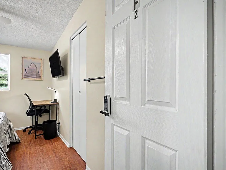 2909 Lauderdale Dr E #F-2 — Photo 3