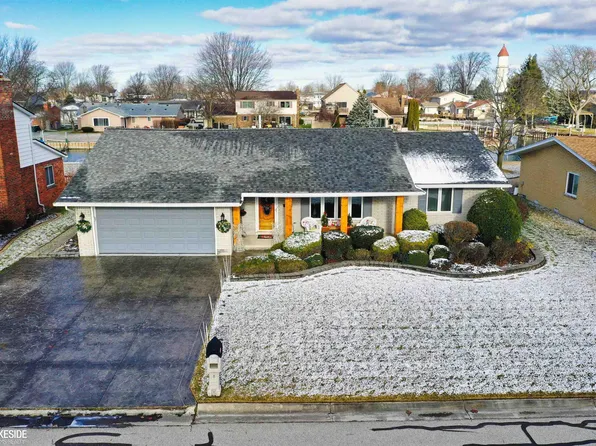 7250 Parklane Dr, Algonac, MI 48001