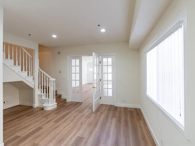 1760 N Alexandria Ave — Photo 9