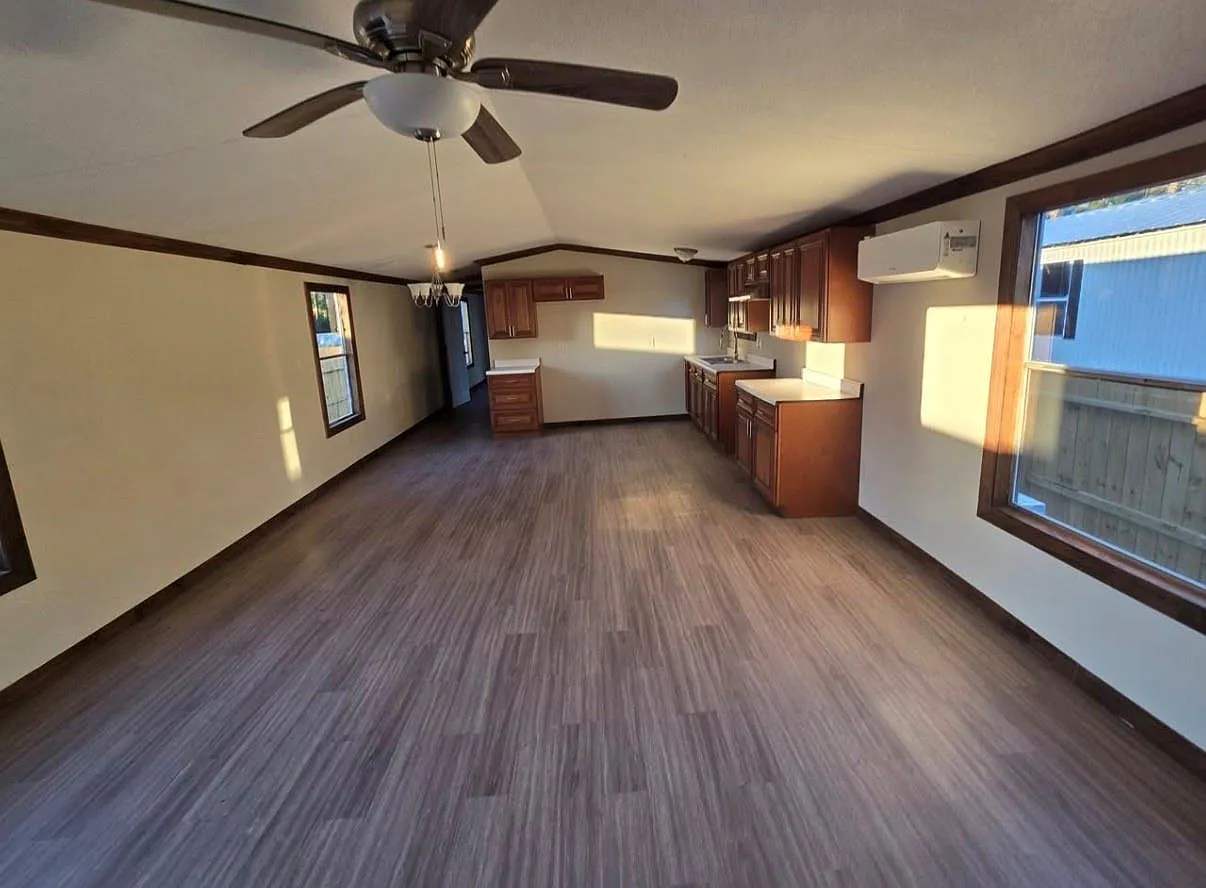 3 bed, $1,300 — Photo 3
