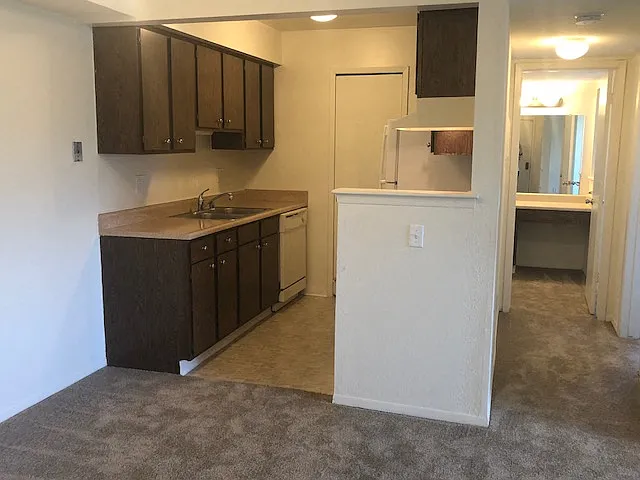 Three Oaks Apartments — Photo 28