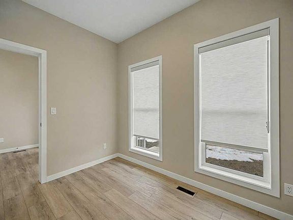 4th image of 228 S Walgrove Way SE