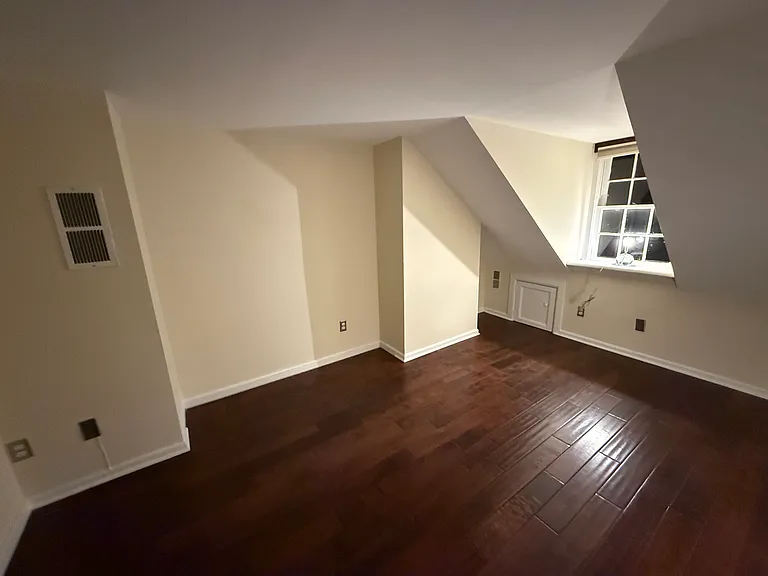 126 E Montgomery St — Photo 27