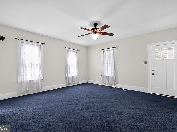4th image of 27 1st St