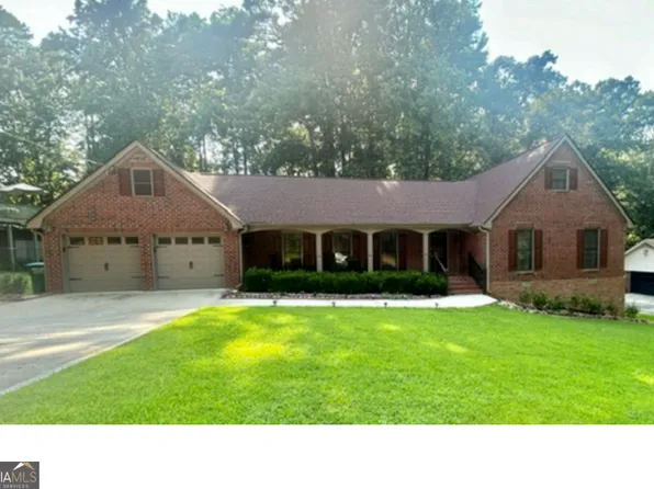 1595 Stonelake Trl SW, Lilburn, GA 30047