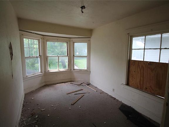 4th image of 3231 S Benton Ave