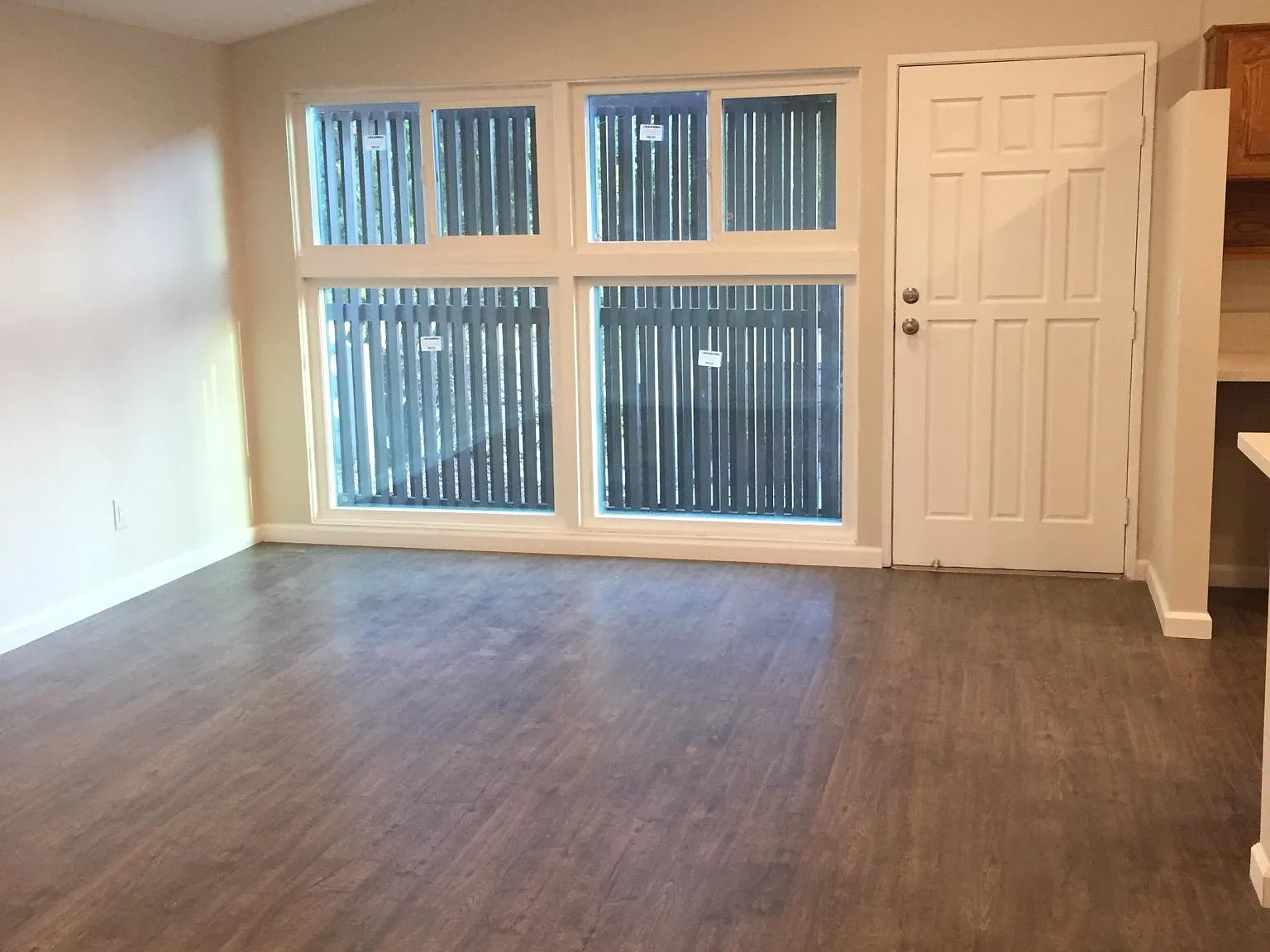 3 bed, 1008 sqft, $3,700 — Photo 2