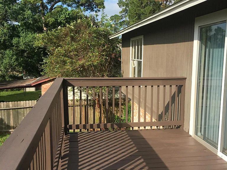 Outdoor deck off kitchen/breakfast area