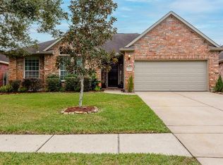 541 Green Cedar Dr, League City, TX 77573