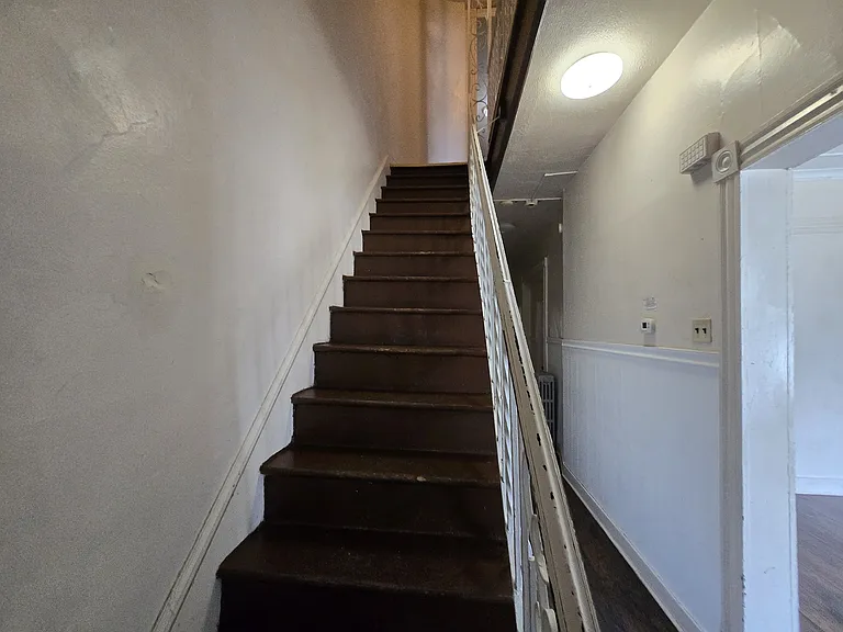407 N Webster Ave — Photo 24