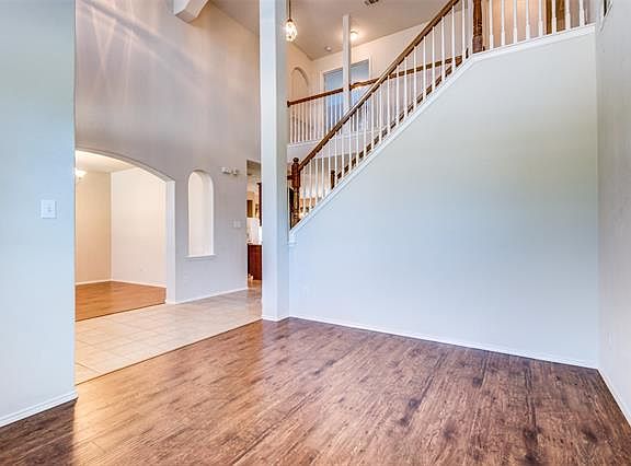 4th image of 8028 Peacock Ln