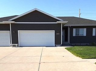 4251 Indianhead Rd, Grand Island, NE 68803