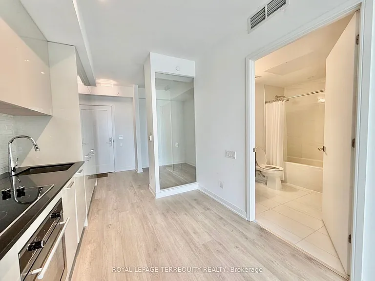 3 Gloucester St #1611 — Photo 7
