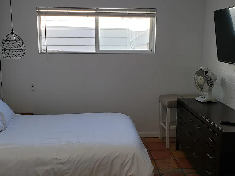 2550 Montgomery Studio — Photo 8