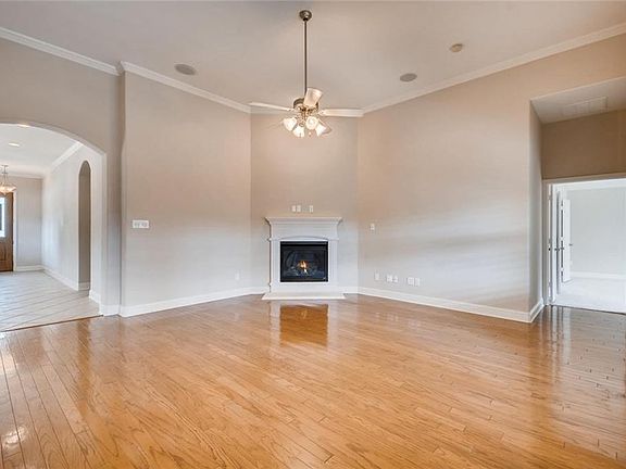 4th image of 820 Carolina Way