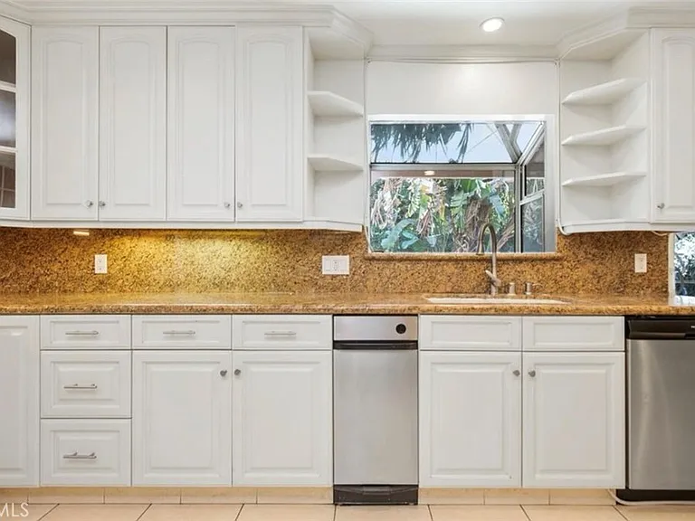 5954 Wilkinson Ave — Photo 9