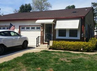 10 Pembroke Ln #B, Whiting, NJ 08759