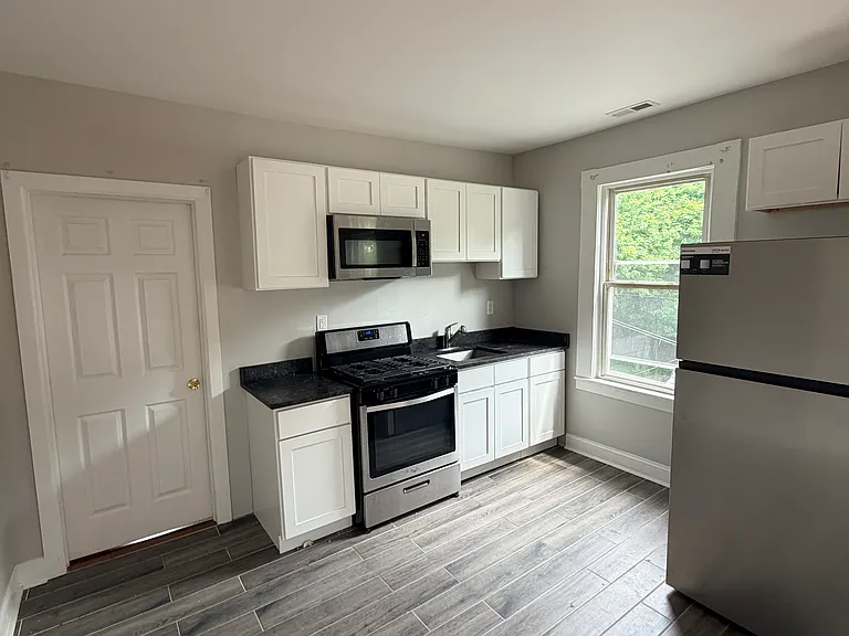 37 William St #3 — Photo 2