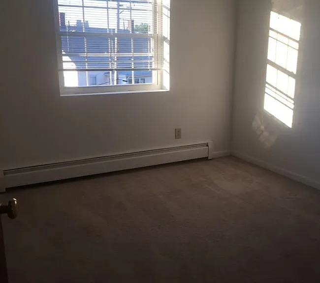 7 Meridian St — Photo 3