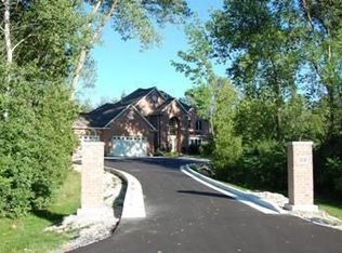 5220 Pierce Dr, Manitowoc, WI 54220