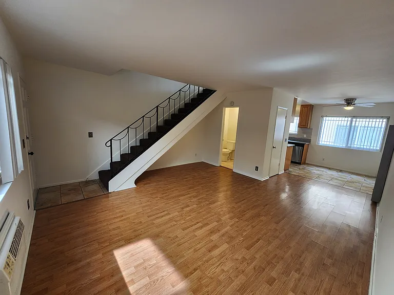 1141 Irving Ave #3 — Photo 13
