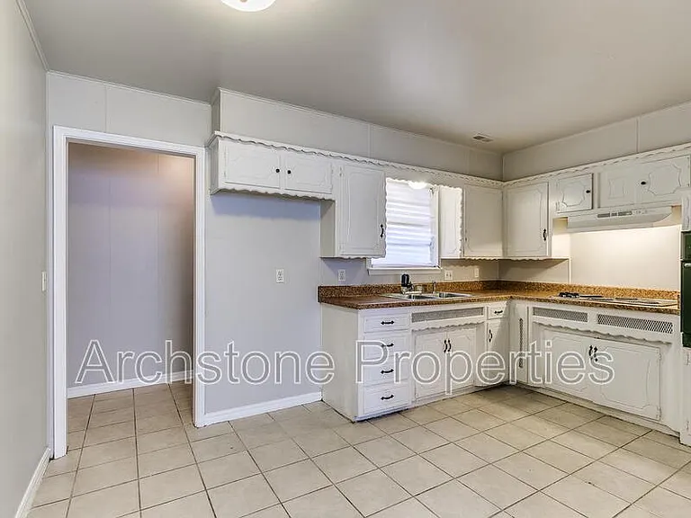 1424 Tanglewood Dr — Photo 10