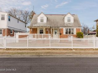 5 Idell Rd, Valley Stream, NY 11580