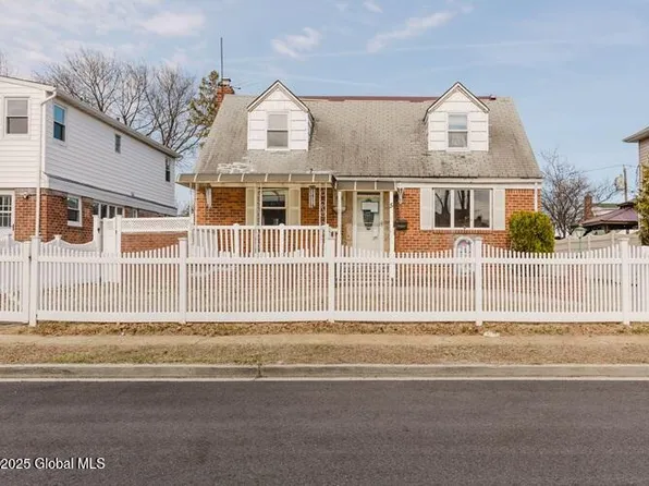 5 Idell Road, Valley Stream, NY 11549