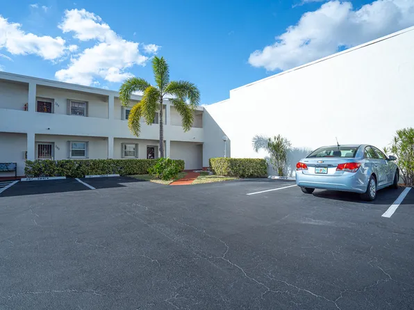 2561 Boundbrook Boulevard #104, Palm Springs, FL 33406