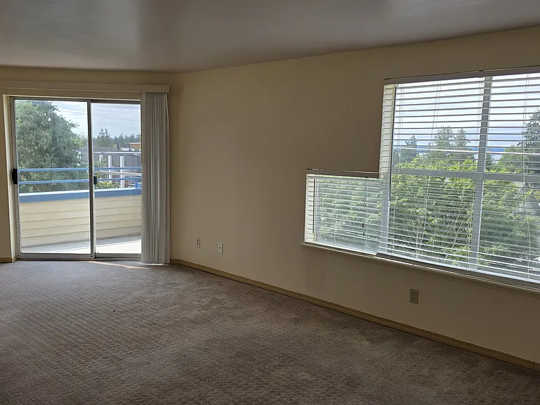 6960 California Ave SW — Photo 4