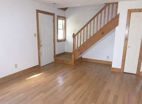 5th image of 220 Algiers Dr