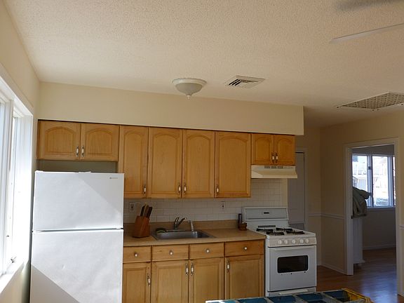2nd image of 85 Emerson St