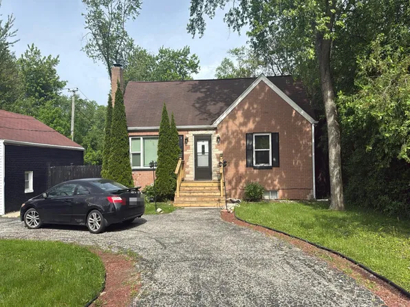 2717 N McAree Rd, Waukegan, IL 60087