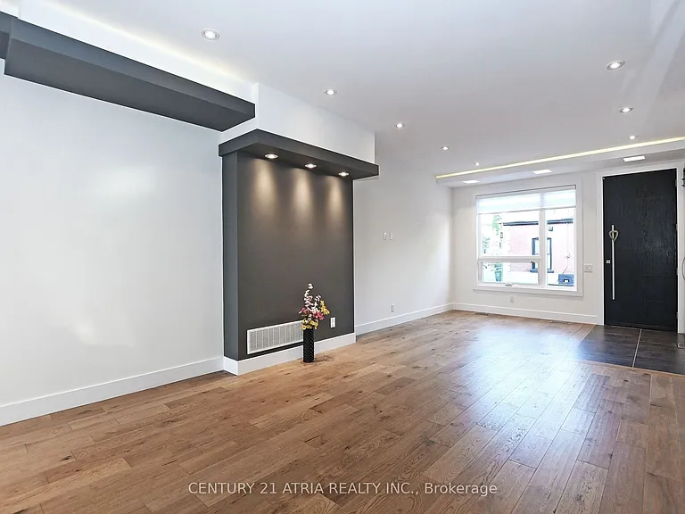 10 Palmerston Ave — Photo 12