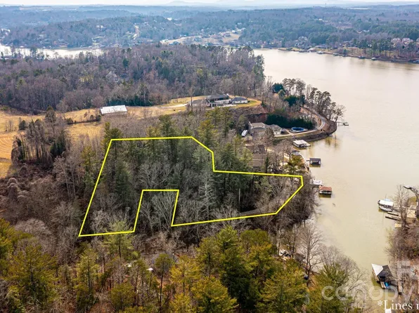 3431 6th Street Dr NW, Hickory, NC 28601