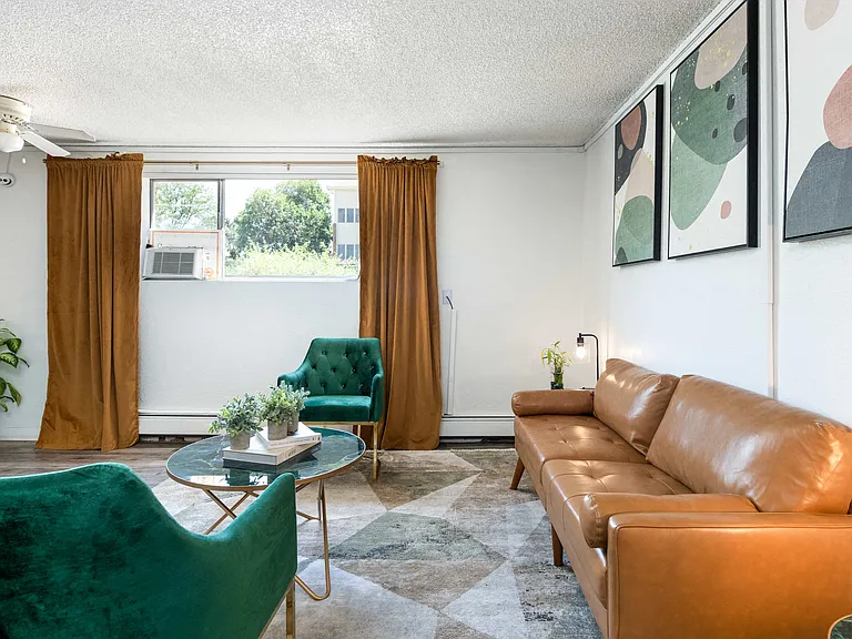 Carriage Green Apartments — Photo 6