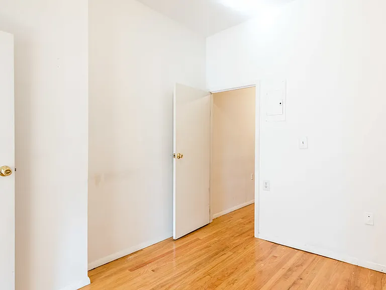 215 Franklin St #1R — Photo 2