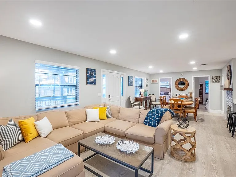 244 Lexington Dr — Photo 24