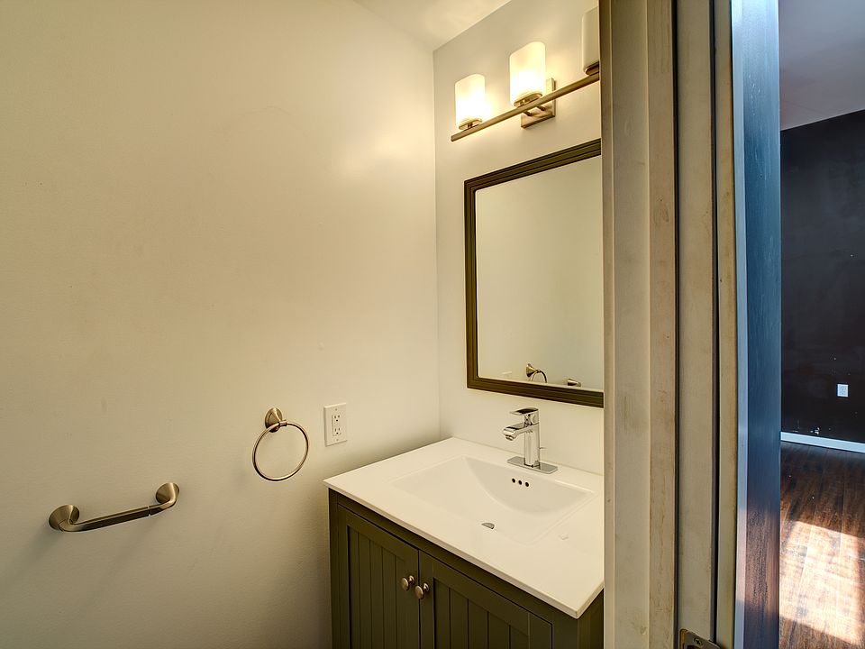 2nd image of 615 15th Ave E APT C