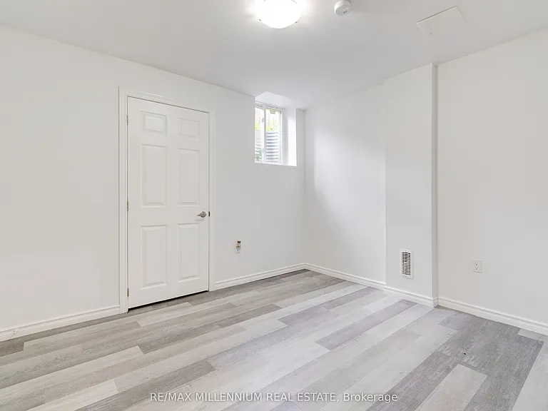 481 Bessborough Dr — Photo 23