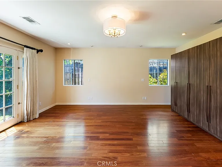 4722 Ventura Canyon Ave — Photo 29