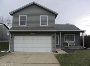 1301 Cadwell Dr, Bloomington, IL