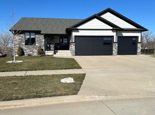 1524 Rockwell Trl, Vermillion, SD 57069